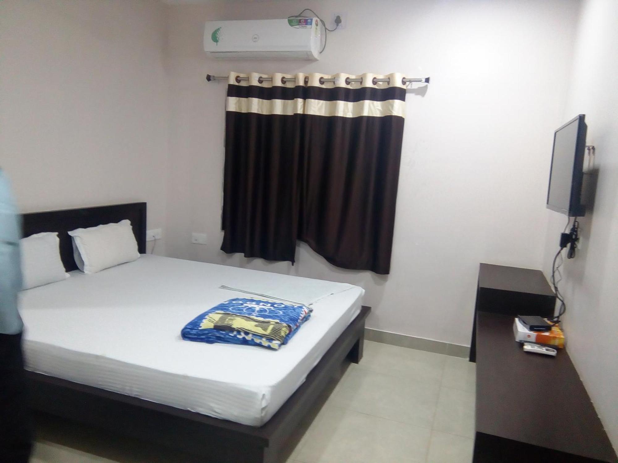 Hotel Indraprasth Balangir Buitenkant foto