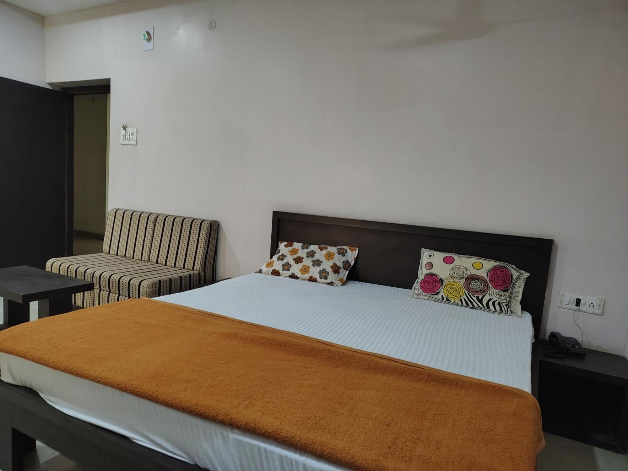 Hotel Indraprasth Balangir Buitenkant foto